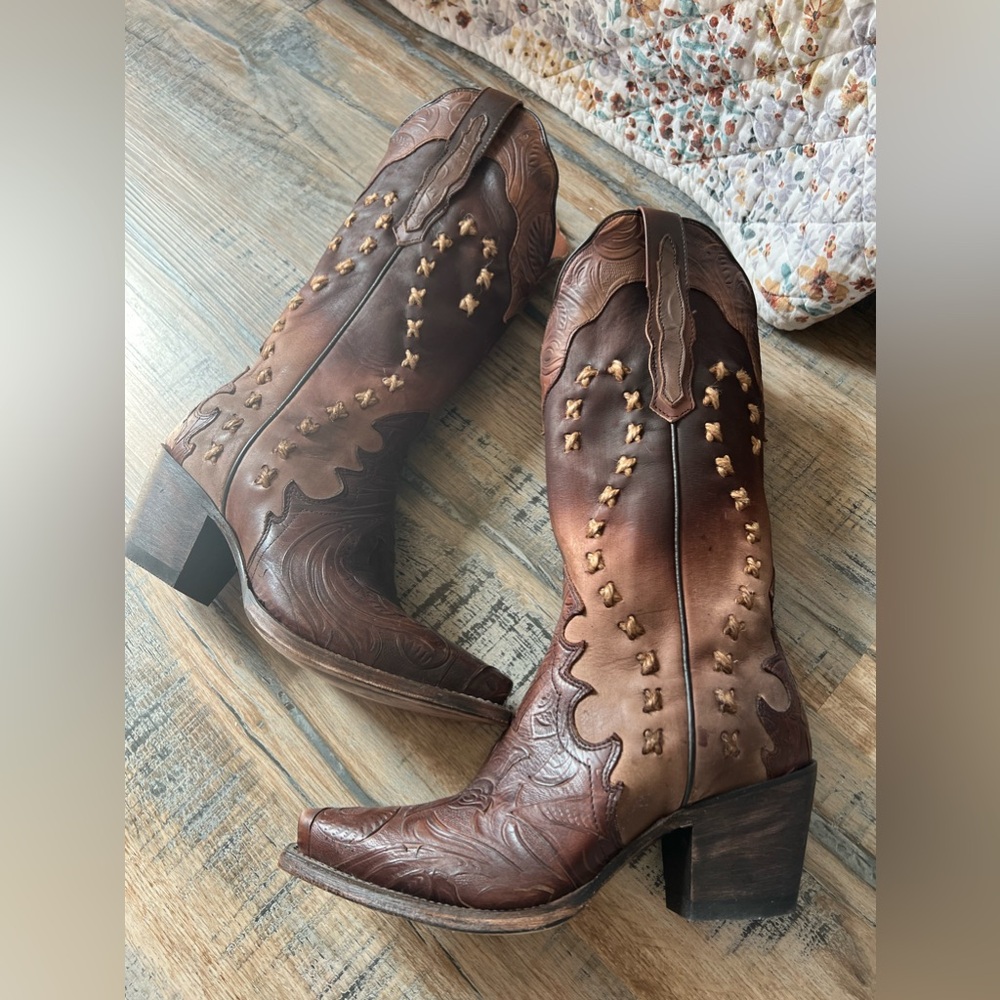 NWOT DAN POST TOOLED COWGIRL BOOTS